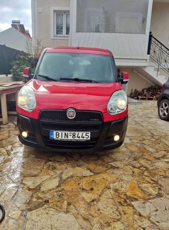 Fiat Doblò κόκκινο με χειροκίνητο κιβώτιο