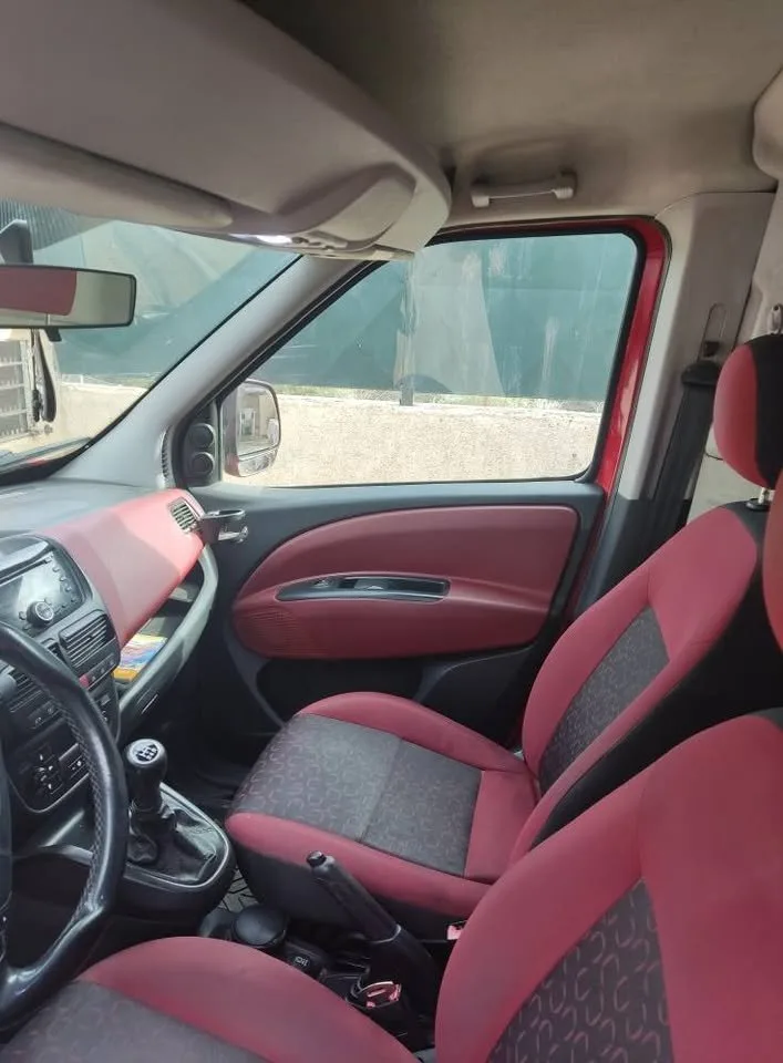 Fiat Doblò κόκκινο με χειροκίνητο κιβώτιο - φωτογραφία 2