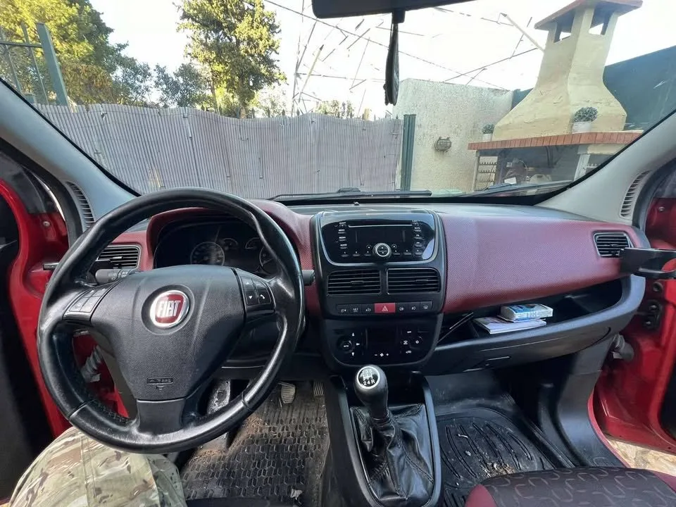 Fiat Doblò κόκκινο με χειροκίνητο κιβώτιο - φωτογραφία 7