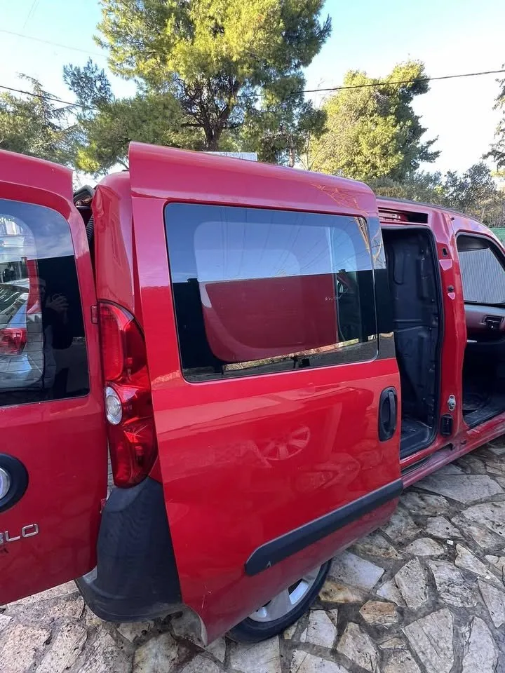 Fiat Doblò κόκκινο με χειροκίνητο κιβώτιο - φωτογραφία 3