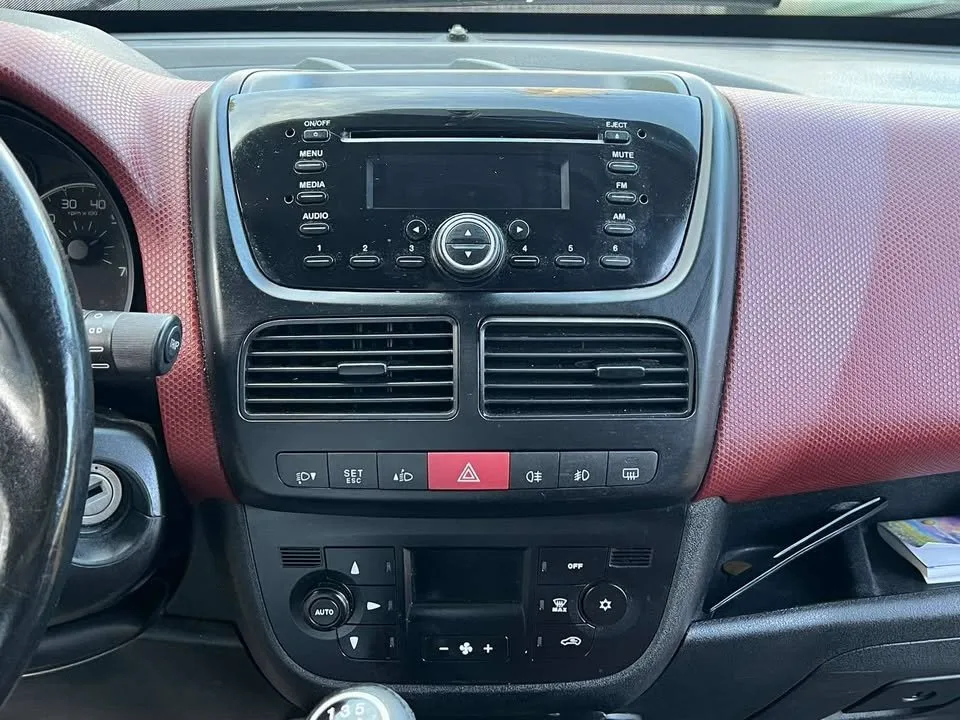 Fiat Doblò κόκκινο με χειροκίνητο κιβώτιο - φωτογραφία 5